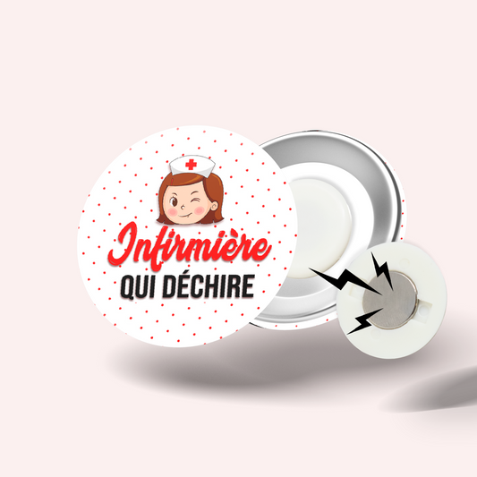 Badge Infirmière qui déchire 001
