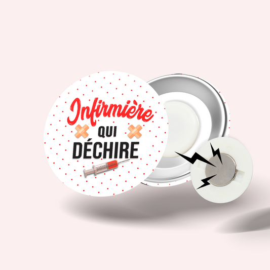 Badge Infirmière qui déchire 008