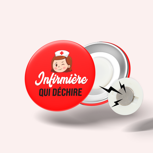 Badge Infirmière qui déchire 012