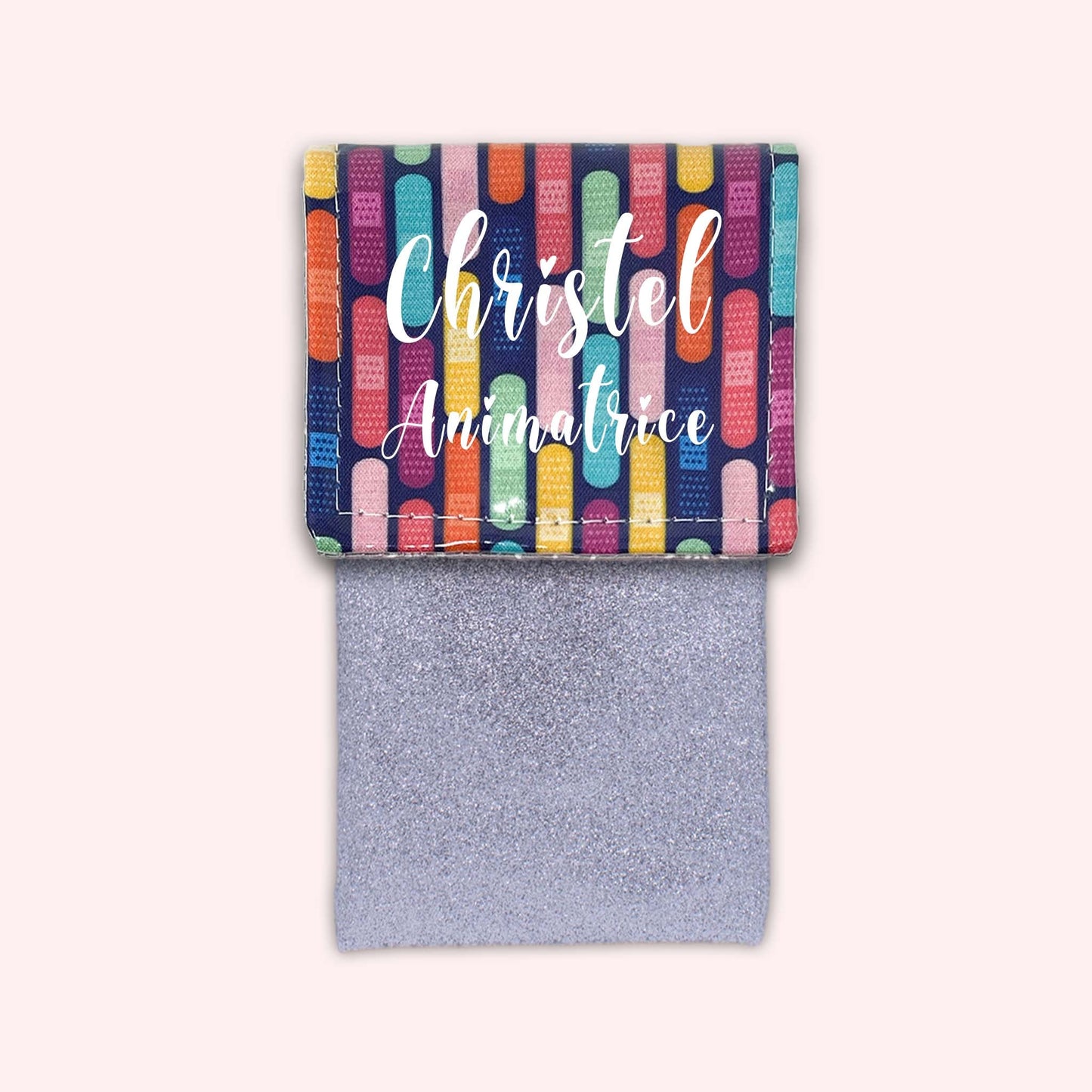 Magnetic pouch for small bandages