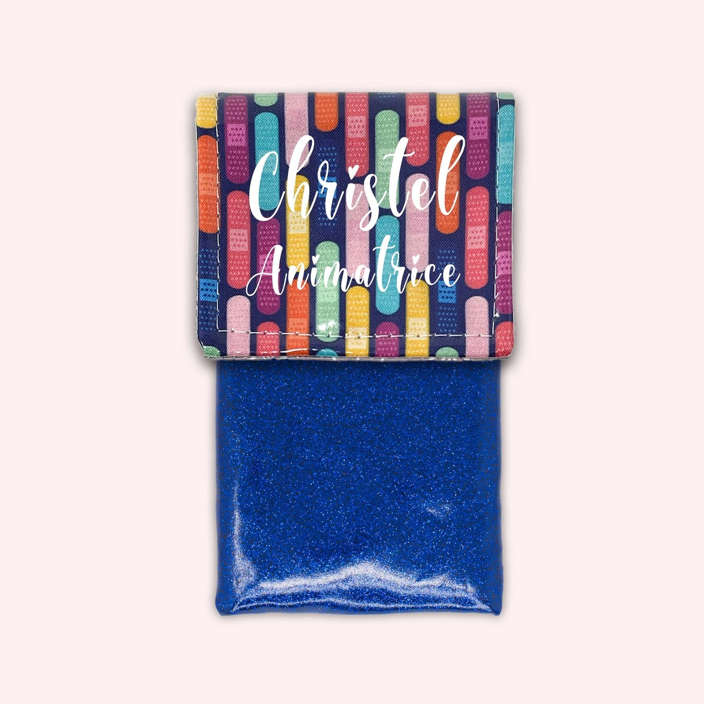 Magnetic pouch for small bandages