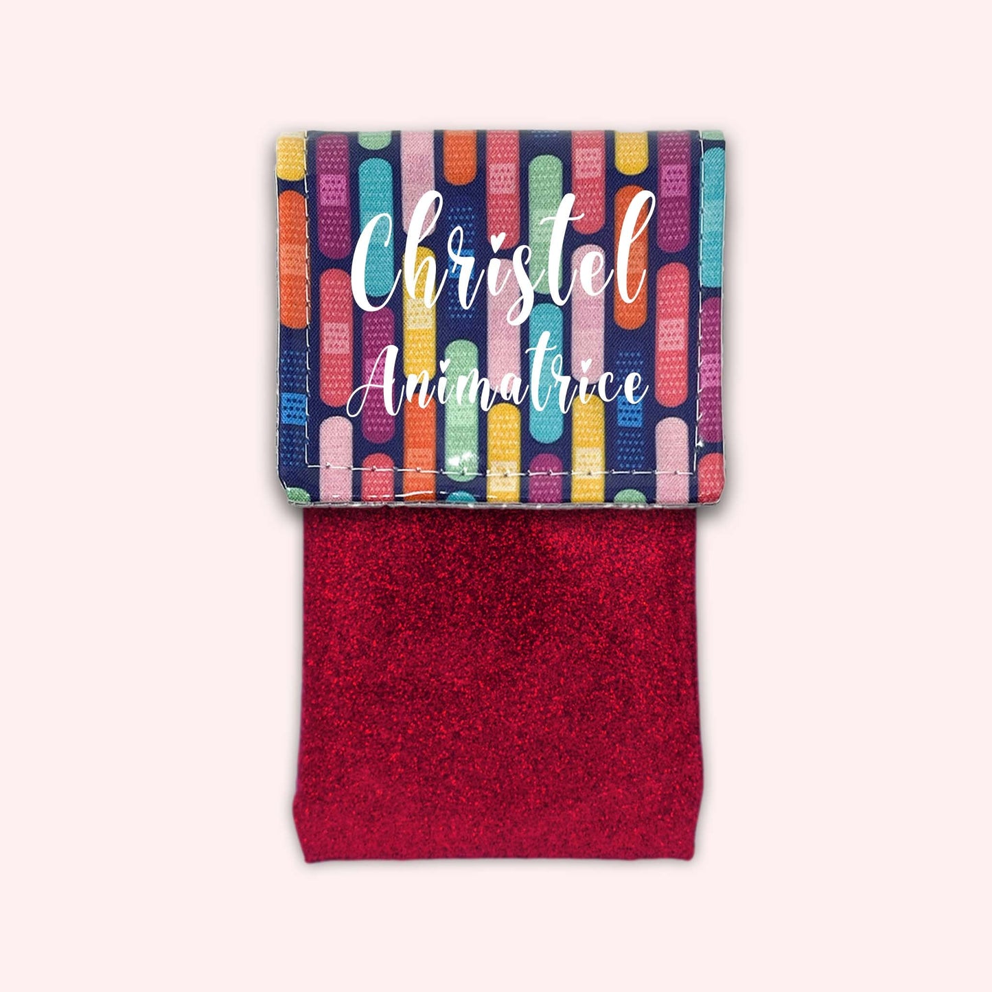 Magnetic pouch for small bandages