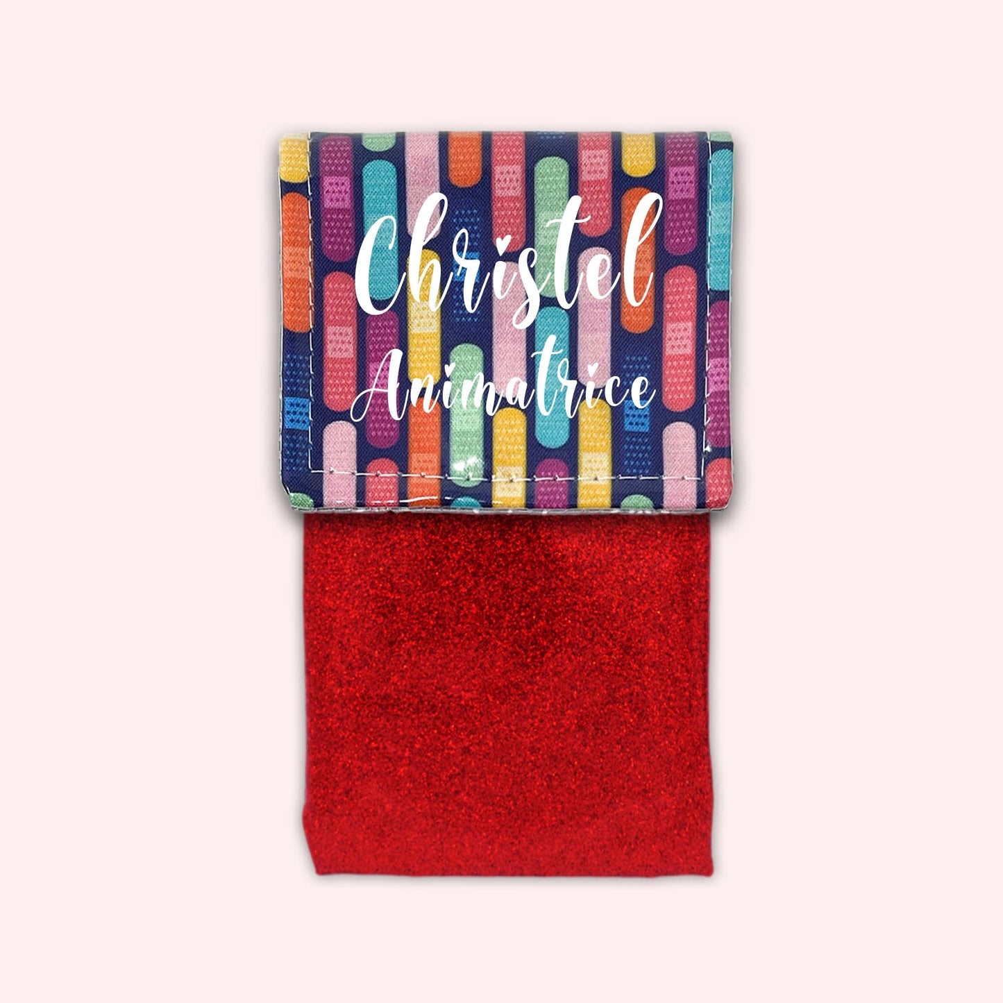 Magnetic pouch for small bandages