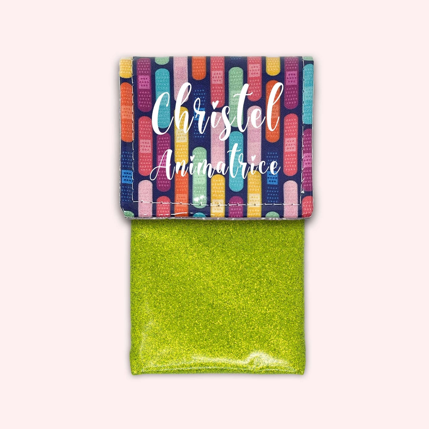 Magnetic pouch for small bandages
