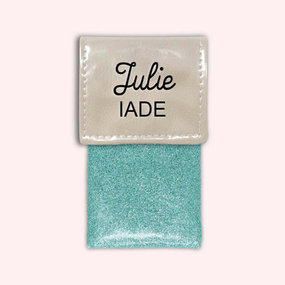 Mastic two-tone flap pouch