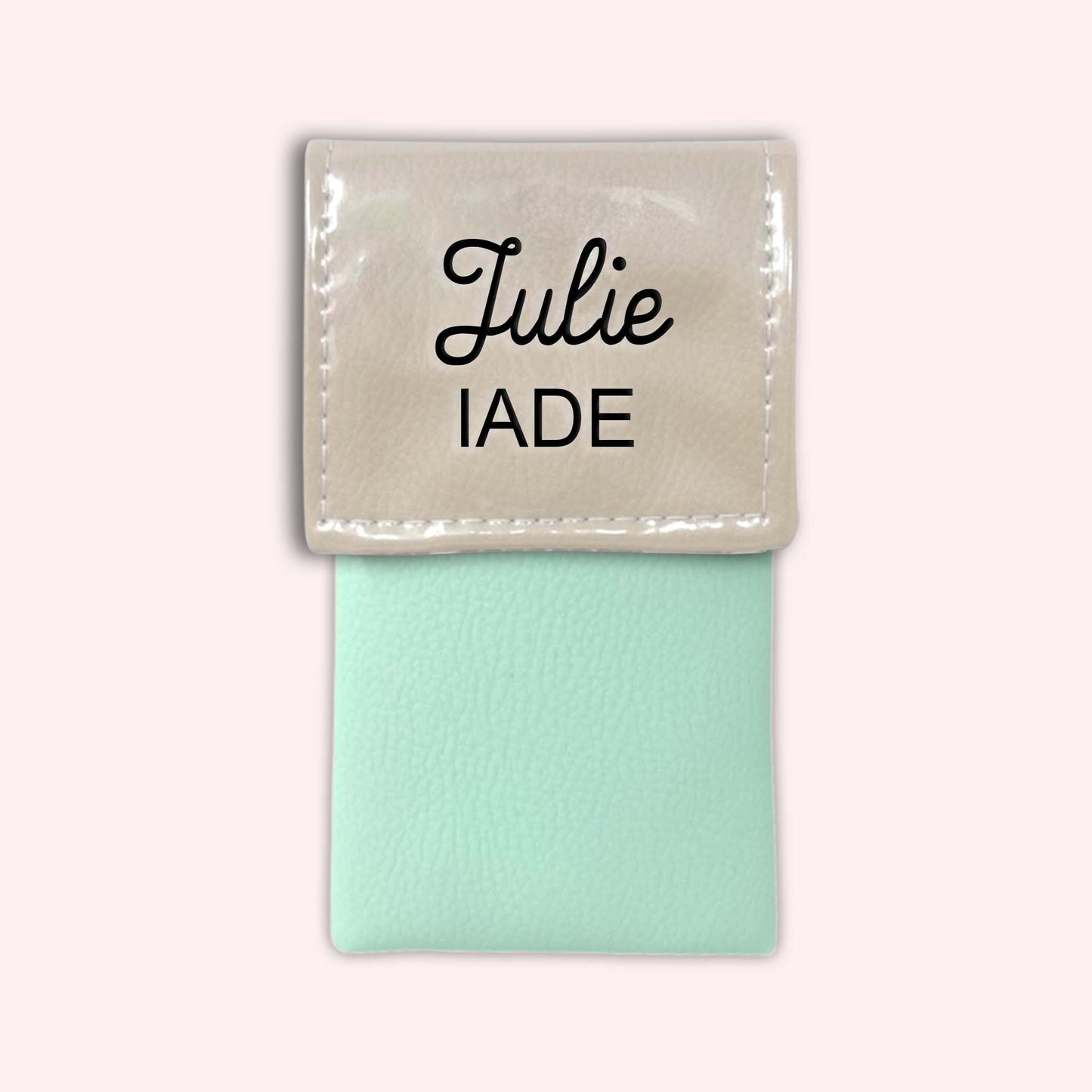 Mastic two-tone flap pouch