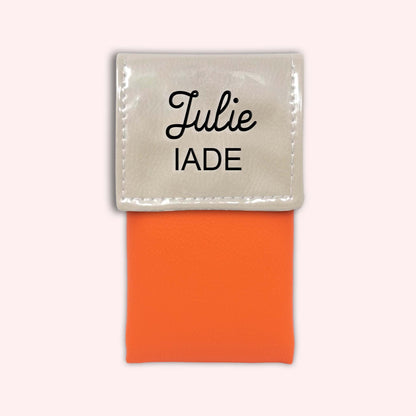 Mastic two-tone flap pouch