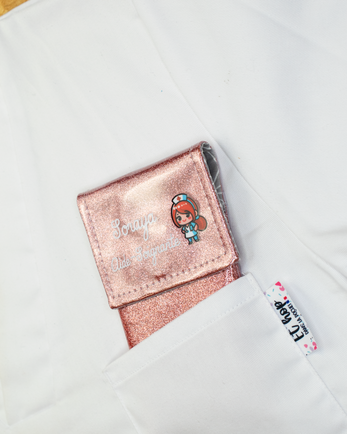 Pale pink glitter magnetic pouch