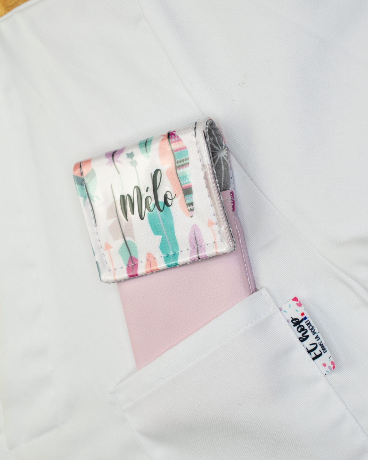 Feathers Magnetic Pouch